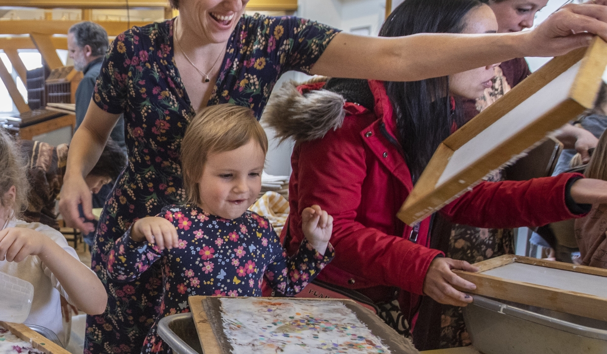 Papierscheppen meivakantie foto maaike