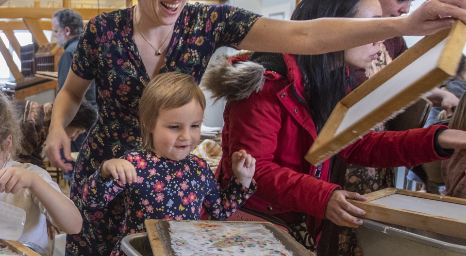 Papierscheppen meivakantie foto maaike